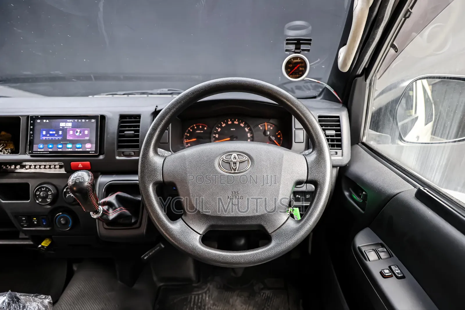 Toyota Grand HiAce 2002 White