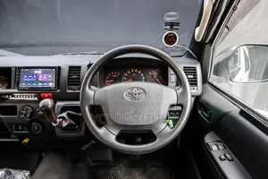 Toyota Grand HiAce 2002 White