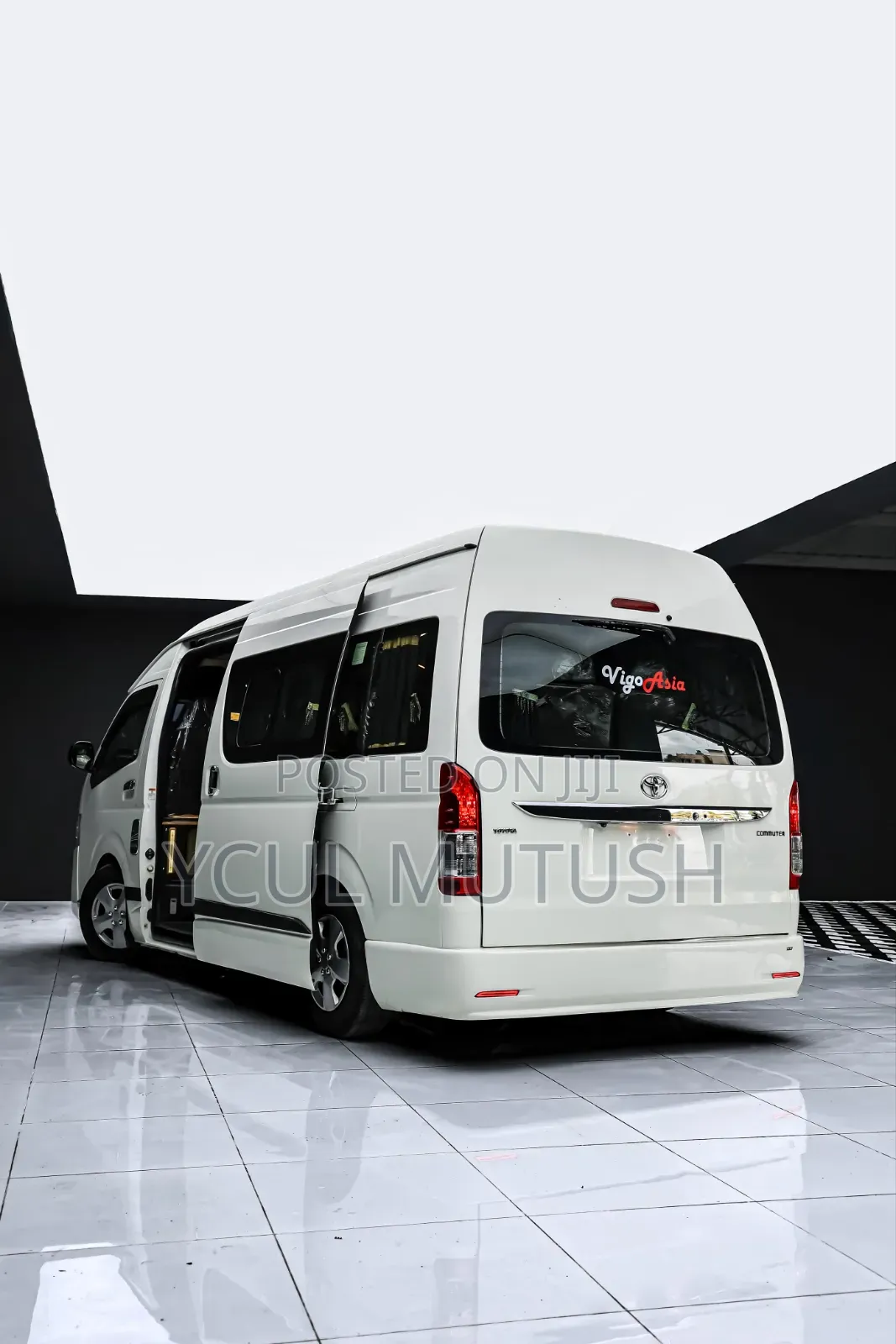 Toyota Grand HiAce 2002 White