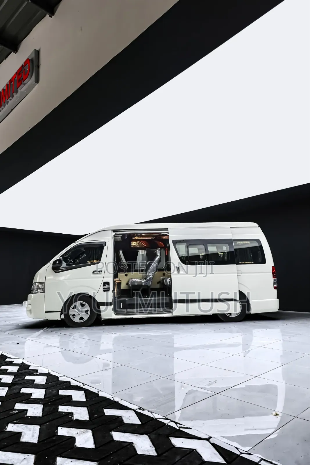 Toyota Grand HiAce 2002 White