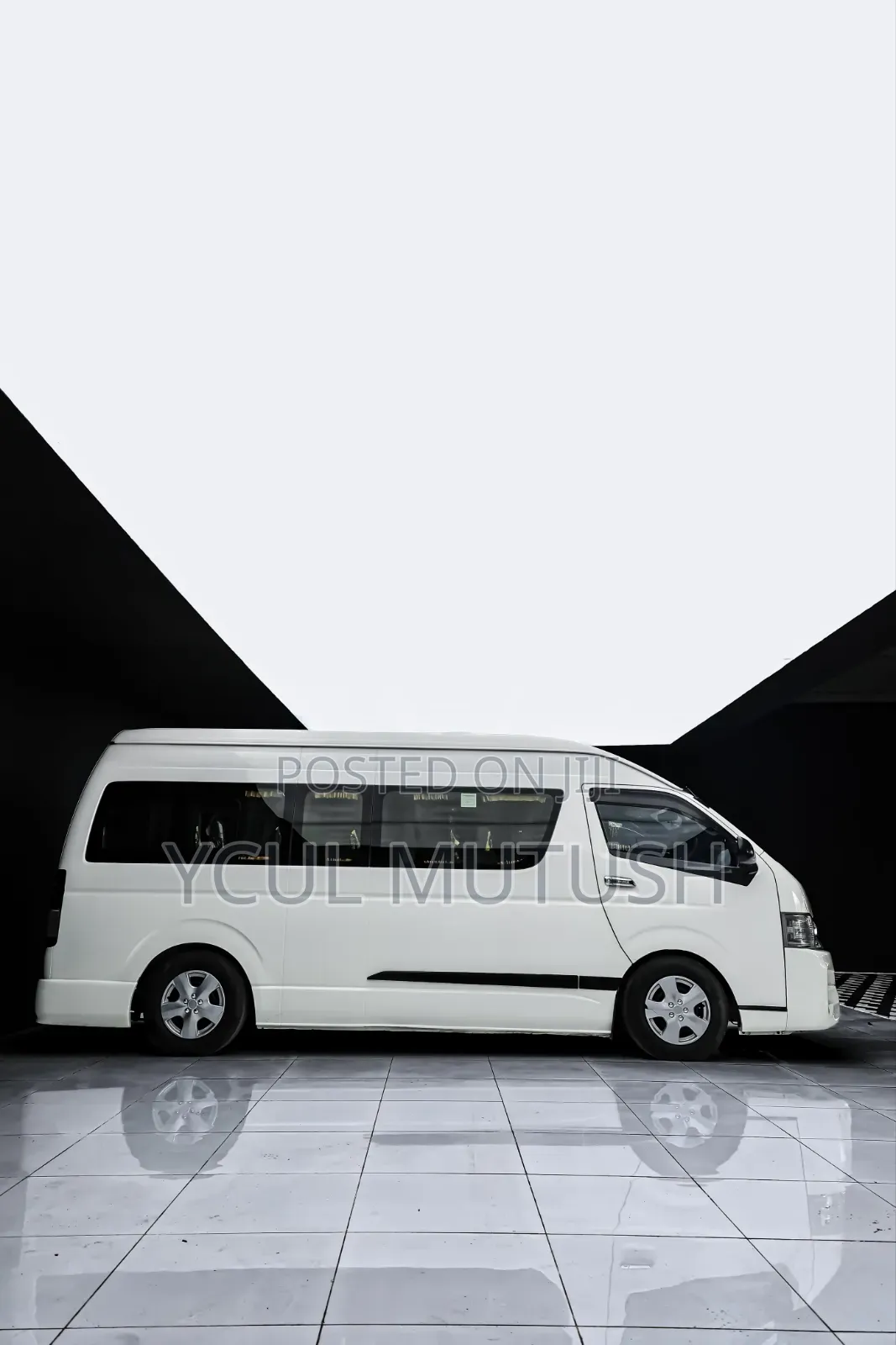 Toyota Grand HiAce 2002 White