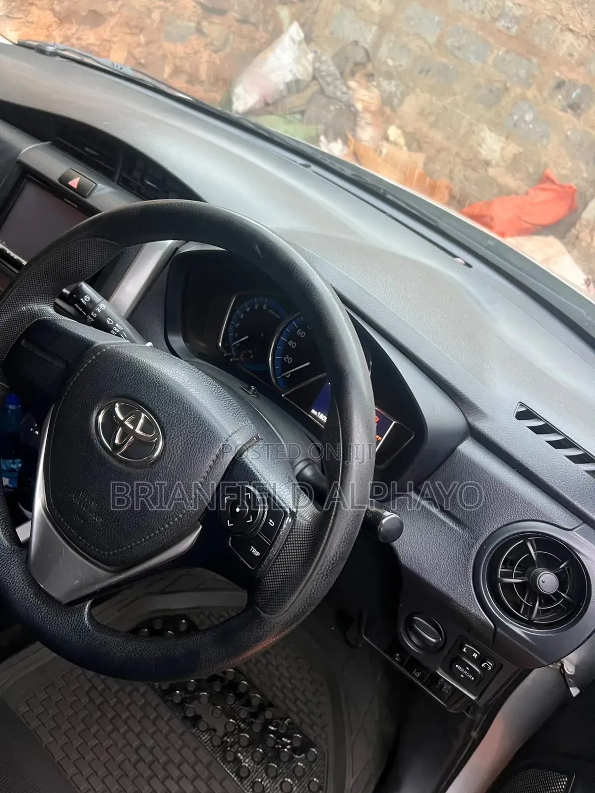 Toyota Corolla Fielder 2018 Silver