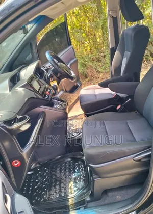 Toyota Noah 2015