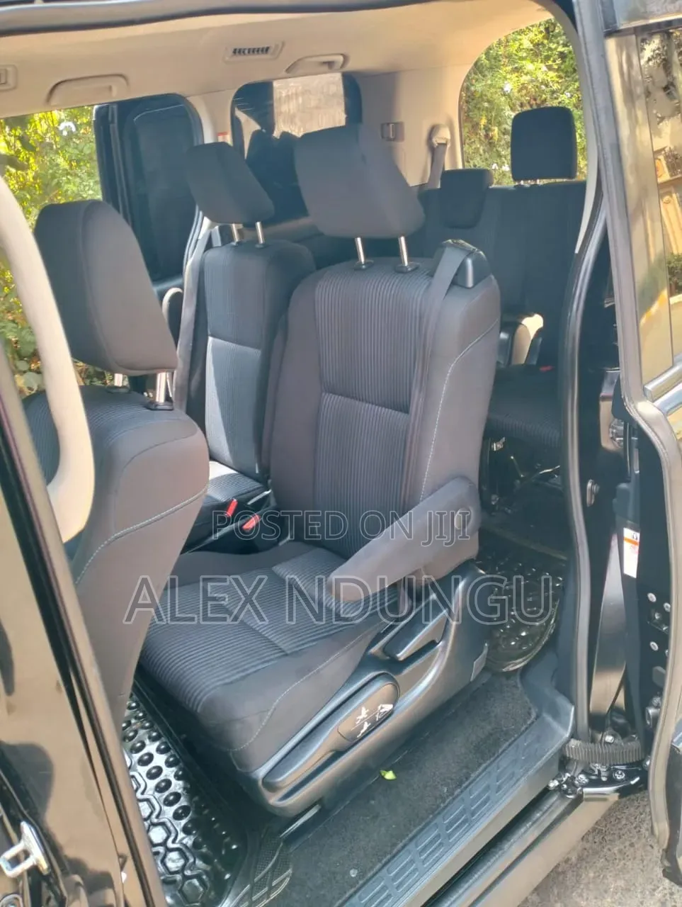 Toyota Noah 2015
