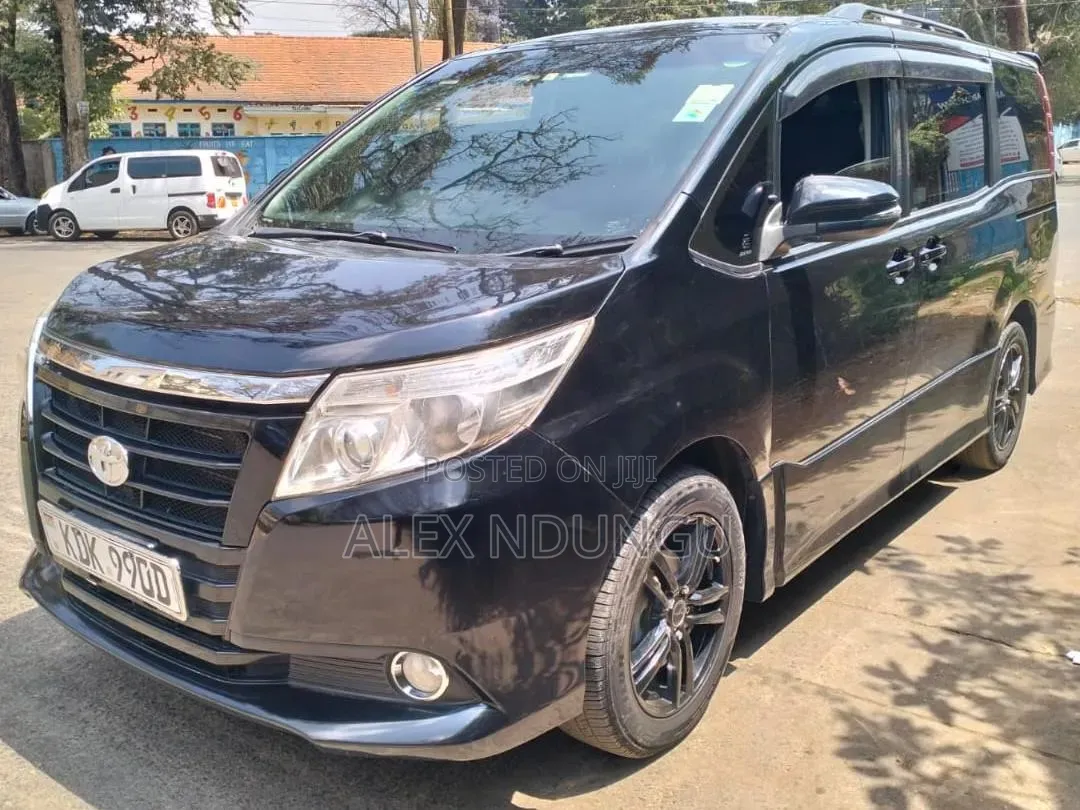 Toyota Noah 2015