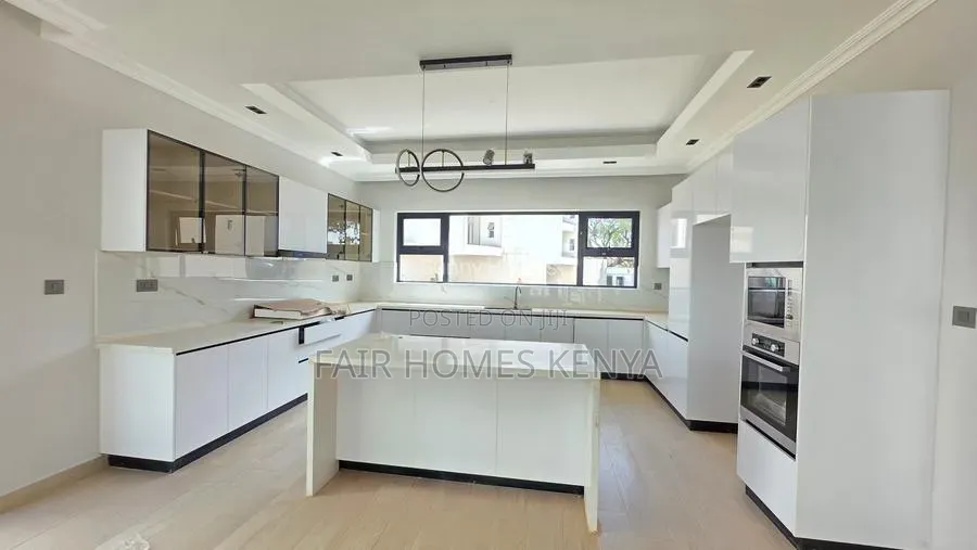 5bdrm Townhouse / Terrace in Lavington Green, Muthangari for rent