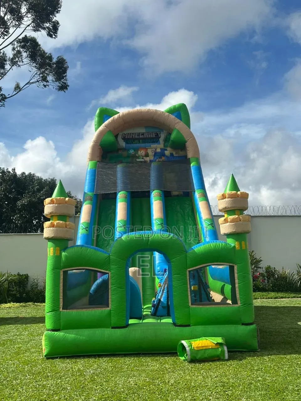 Large Inflatable Bouncing Castle With Slide – Kids’ Fun Events