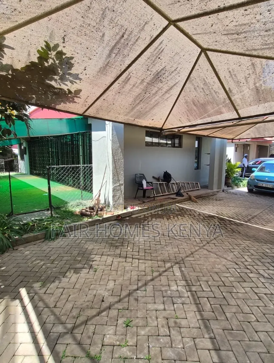 5bdrm Townhouse / Terrace in Convent Drive, Maziwa for rent