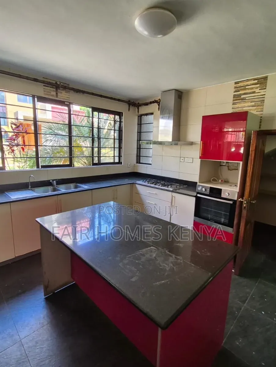 5bdrm Townhouse / Terrace in Convent Drive, Maziwa for rent