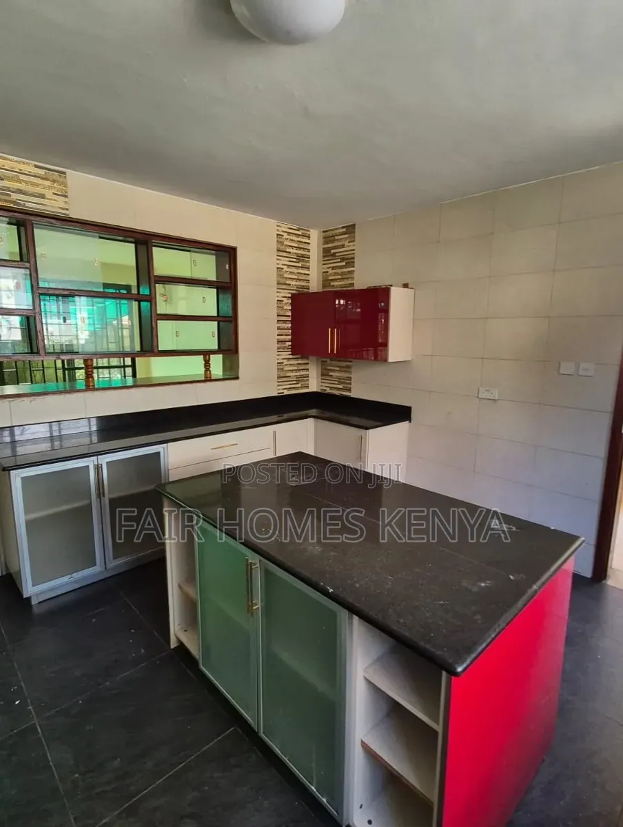 5bdrm Townhouse / Terrace in Convent Drive, Maziwa for rent