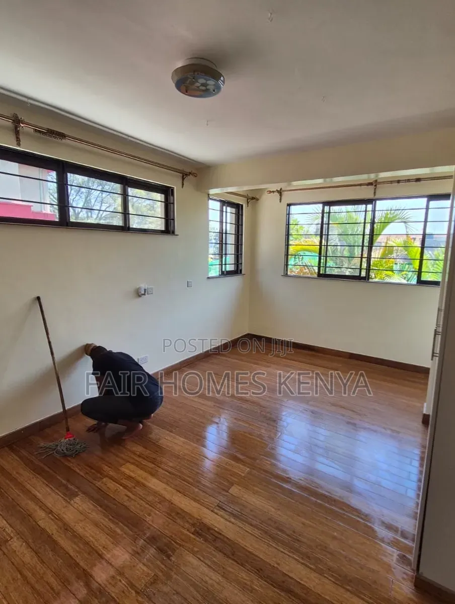 5bdrm Townhouse / Terrace in Convent Drive, Maziwa for rent