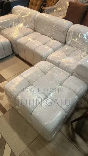 Cream White Bubble Cauch /5 Seater Sofa