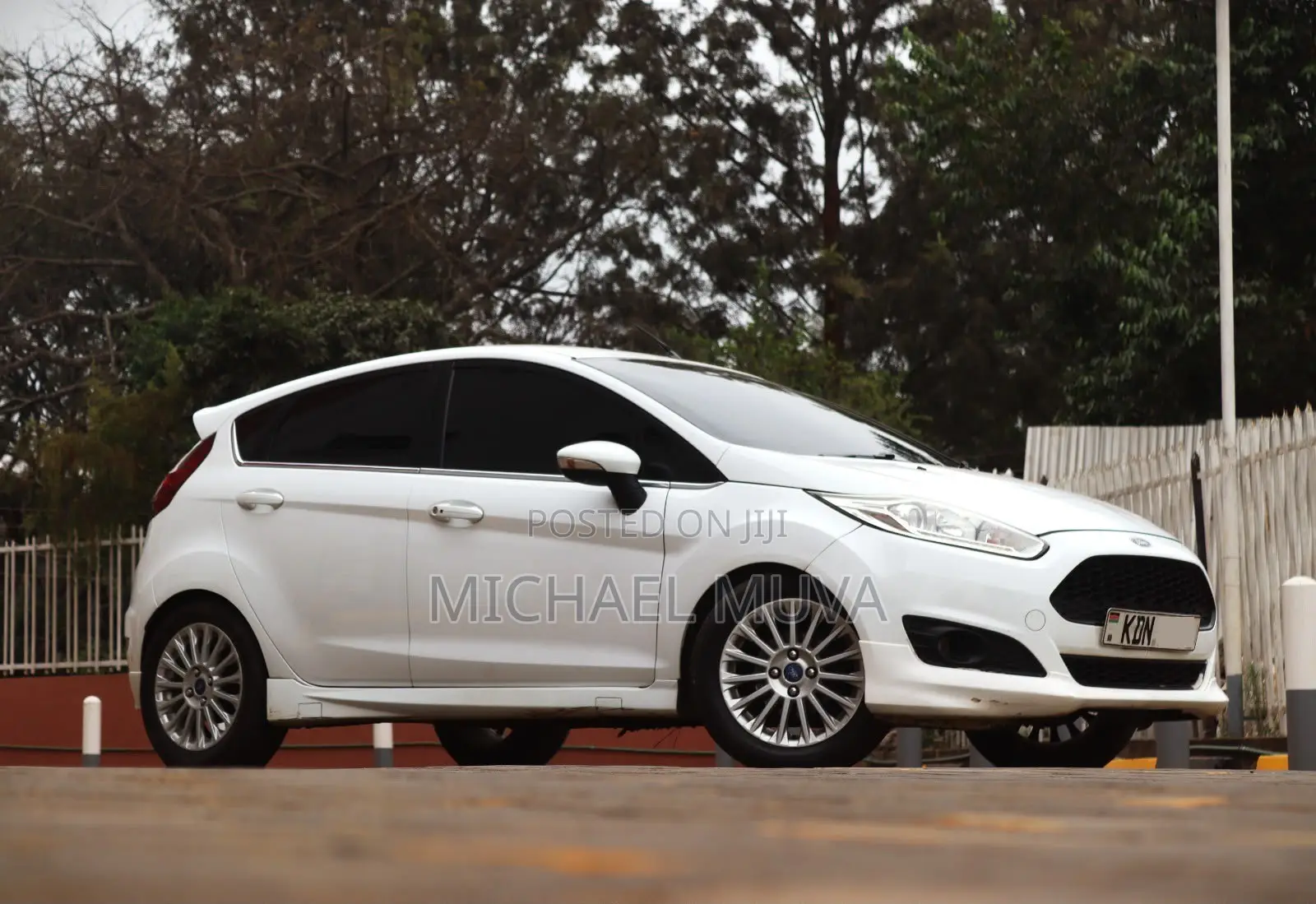 Ford Fiesta SE Hatchback 2016 Pearl