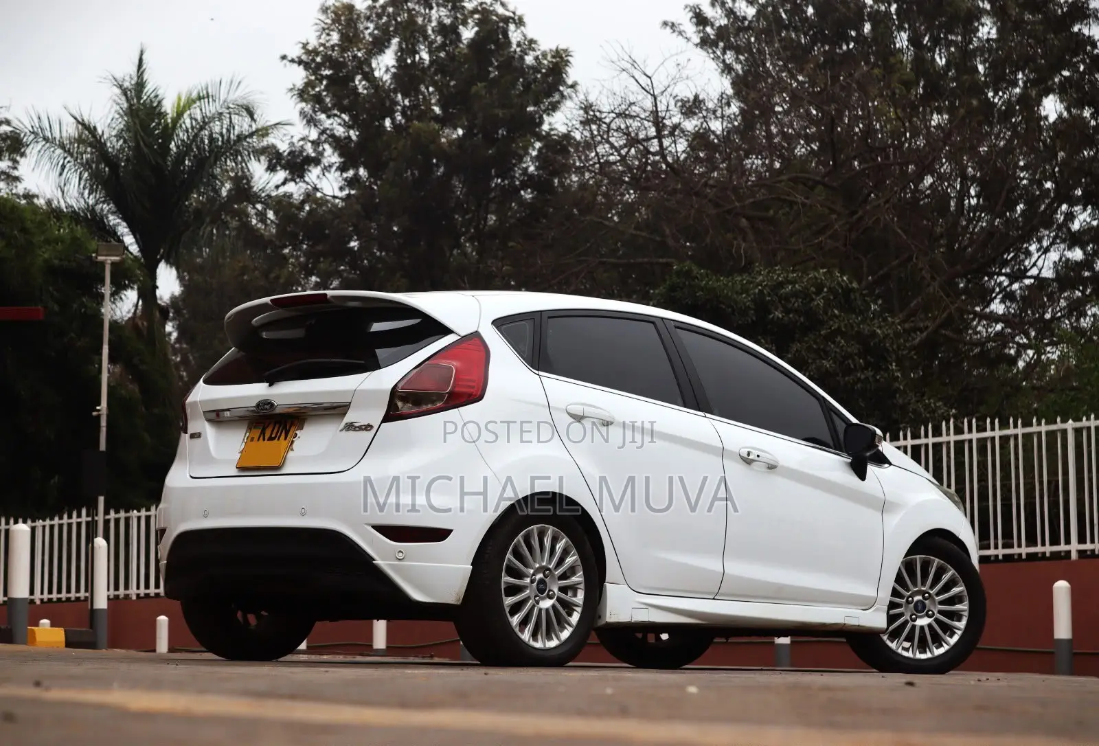 Ford Fiesta SE Hatchback 2016 Pearl