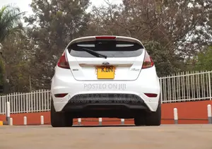 Ford Fiesta SE Hatchback 2016 Pearl
