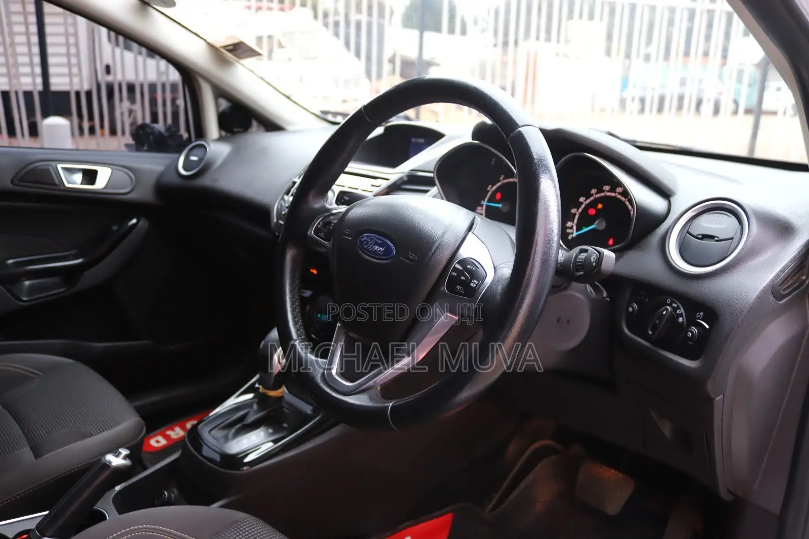 Ford Fiesta SE Hatchback 2016 Pearl