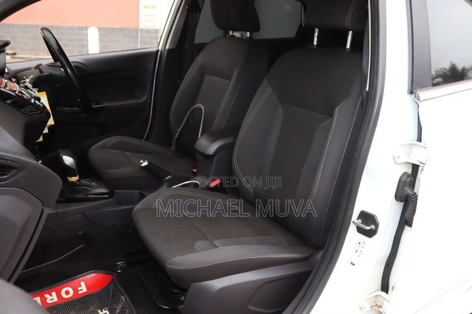 Ford Fiesta SE Hatchback 2016 Pearl