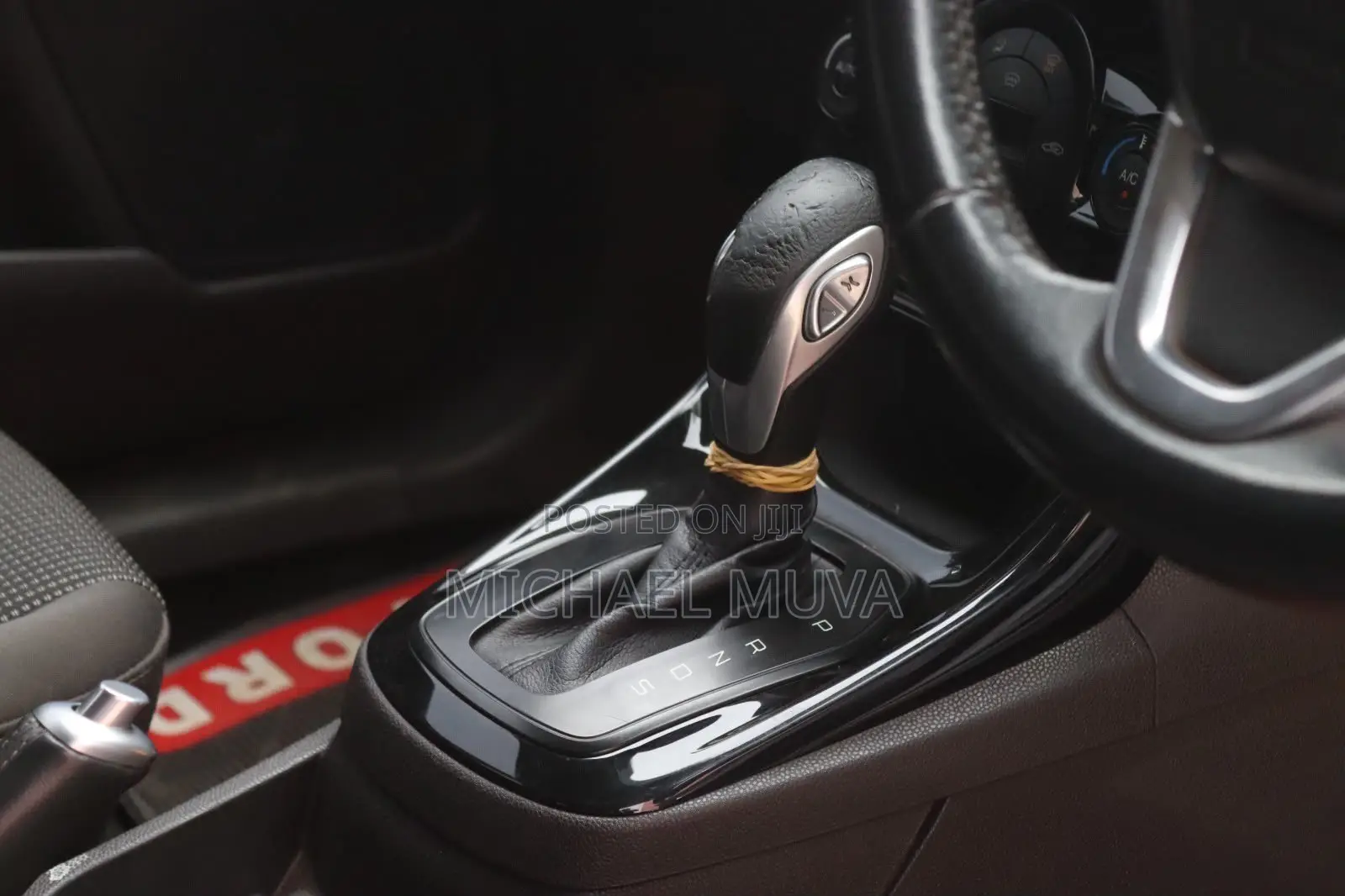 Ford Fiesta SE Hatchback 2016 Pearl
