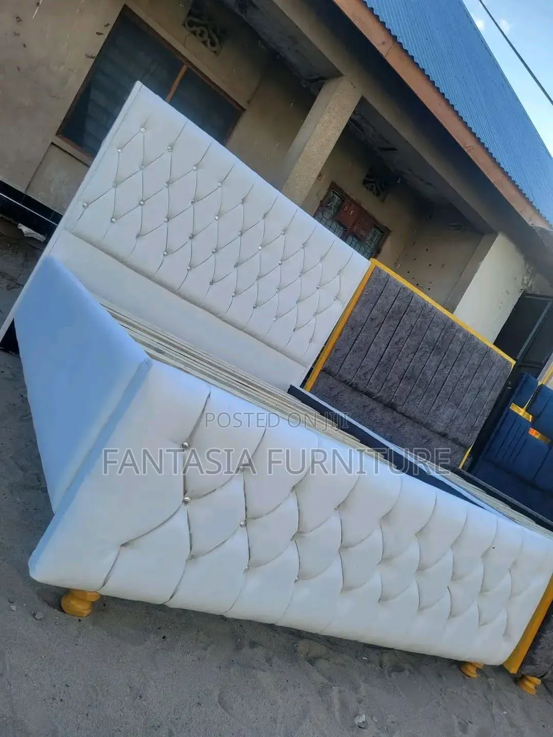 White Bed Size 5 by 6