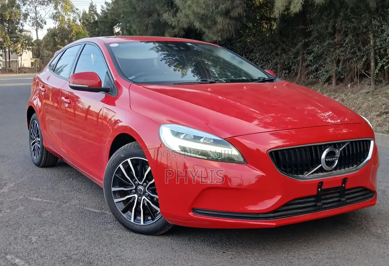 Volvo V40 2018 Red