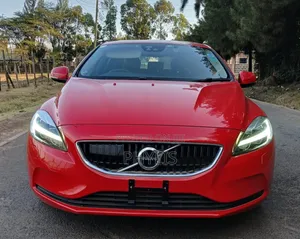 Volvo V40 2018 Red