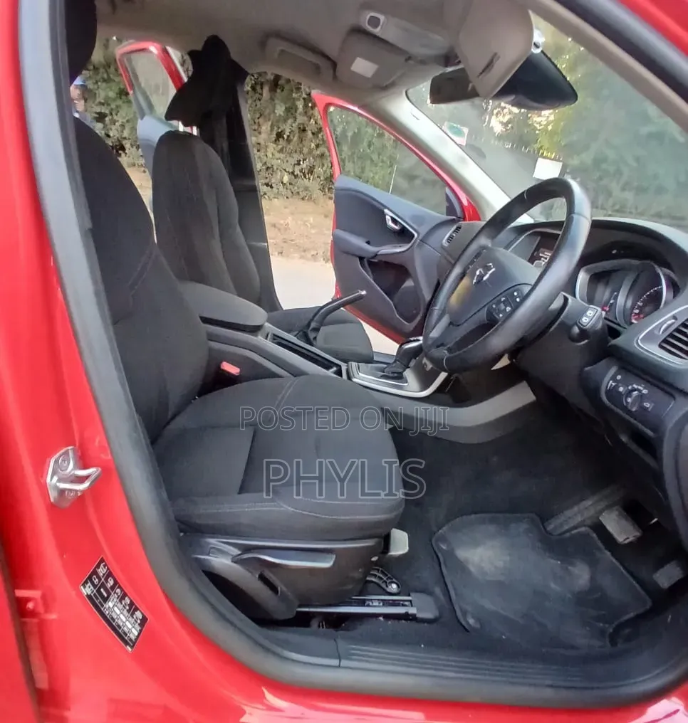 Volvo V40 2018 Red