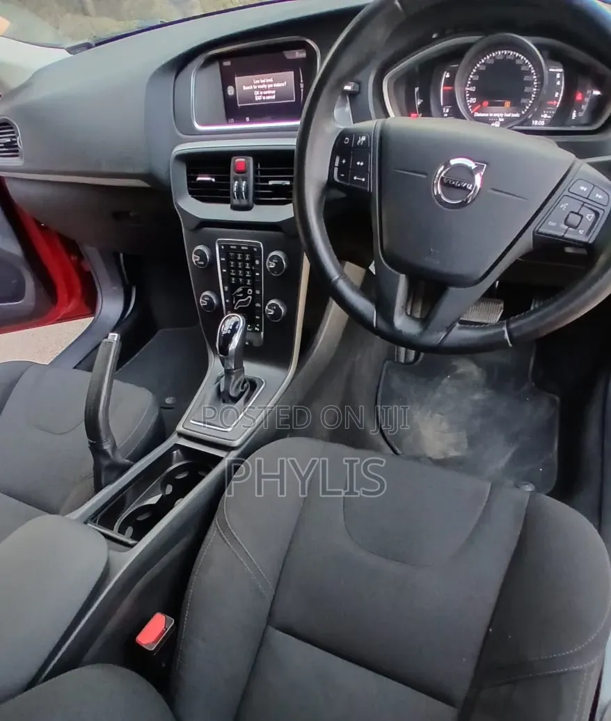 Volvo V40 2018 Red