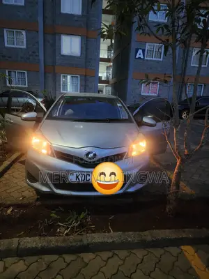Toyota Vitz 2015 Silver
