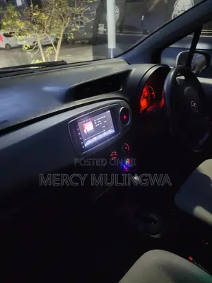 Toyota Vitz 2015 Silver