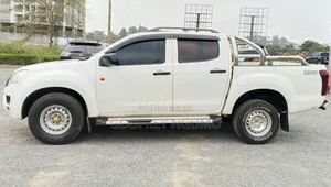 Isuzu D-MAX 2013 White