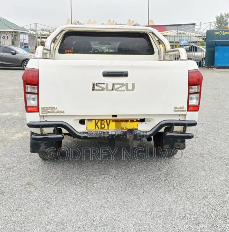 Isuzu D-MAX 2013 White