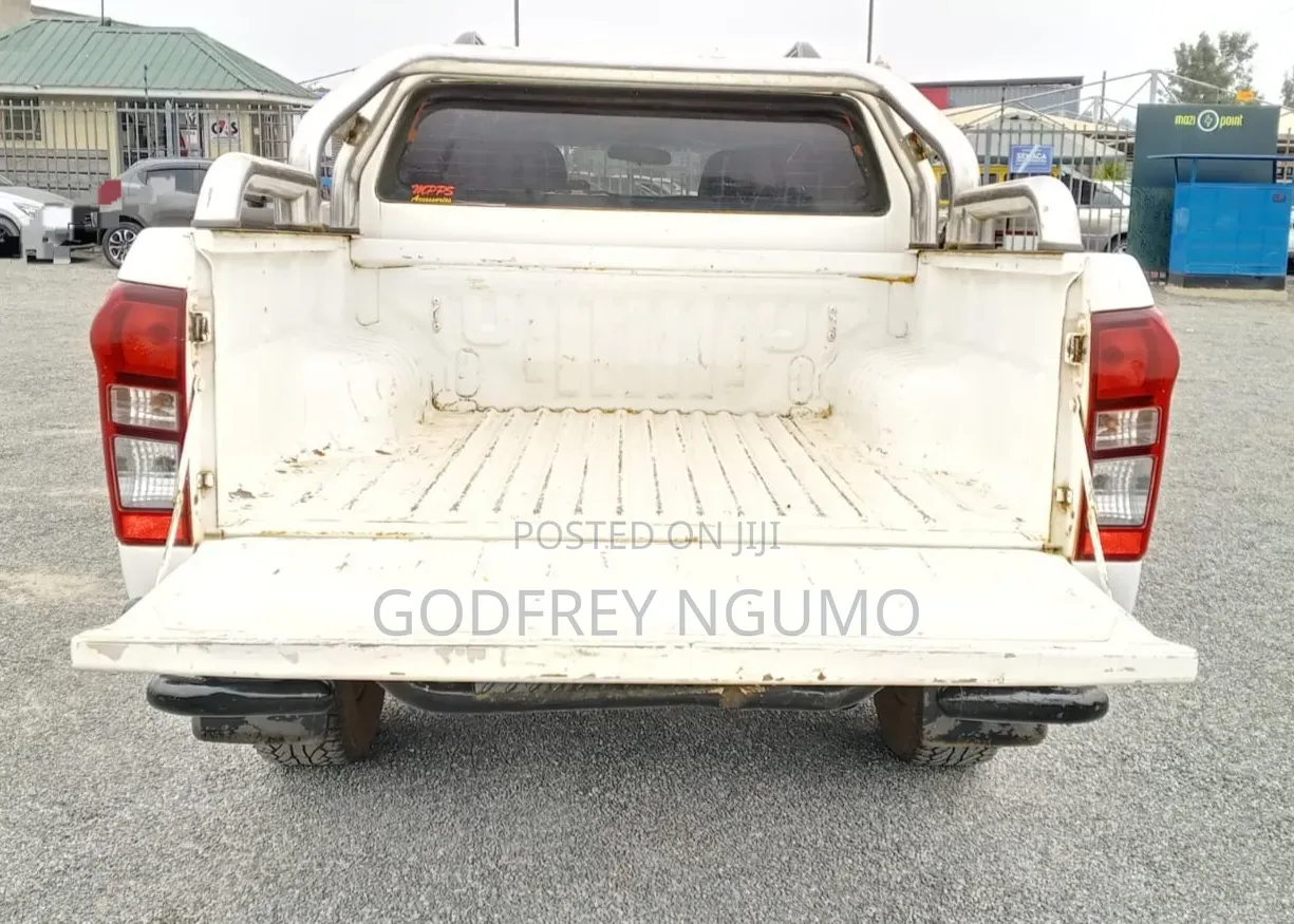 Isuzu D-MAX 2013 White