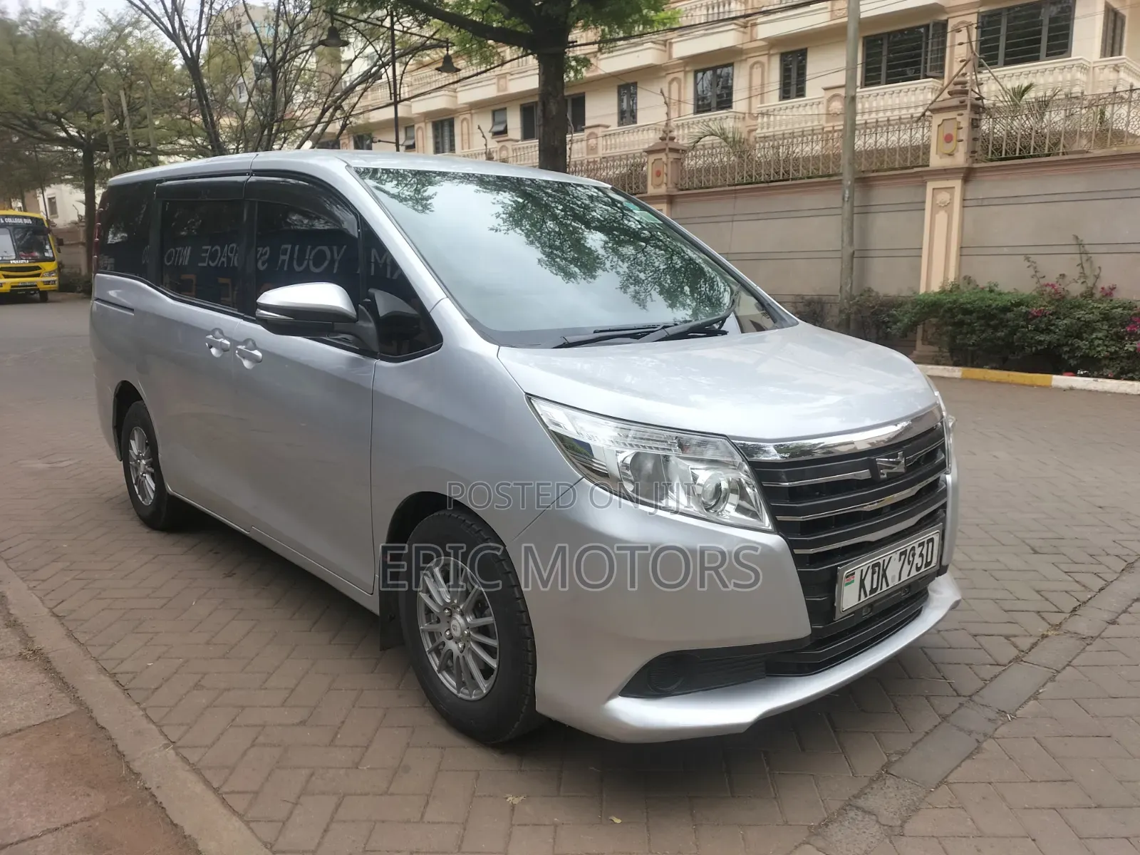 Toyota Noah 2015 Silver