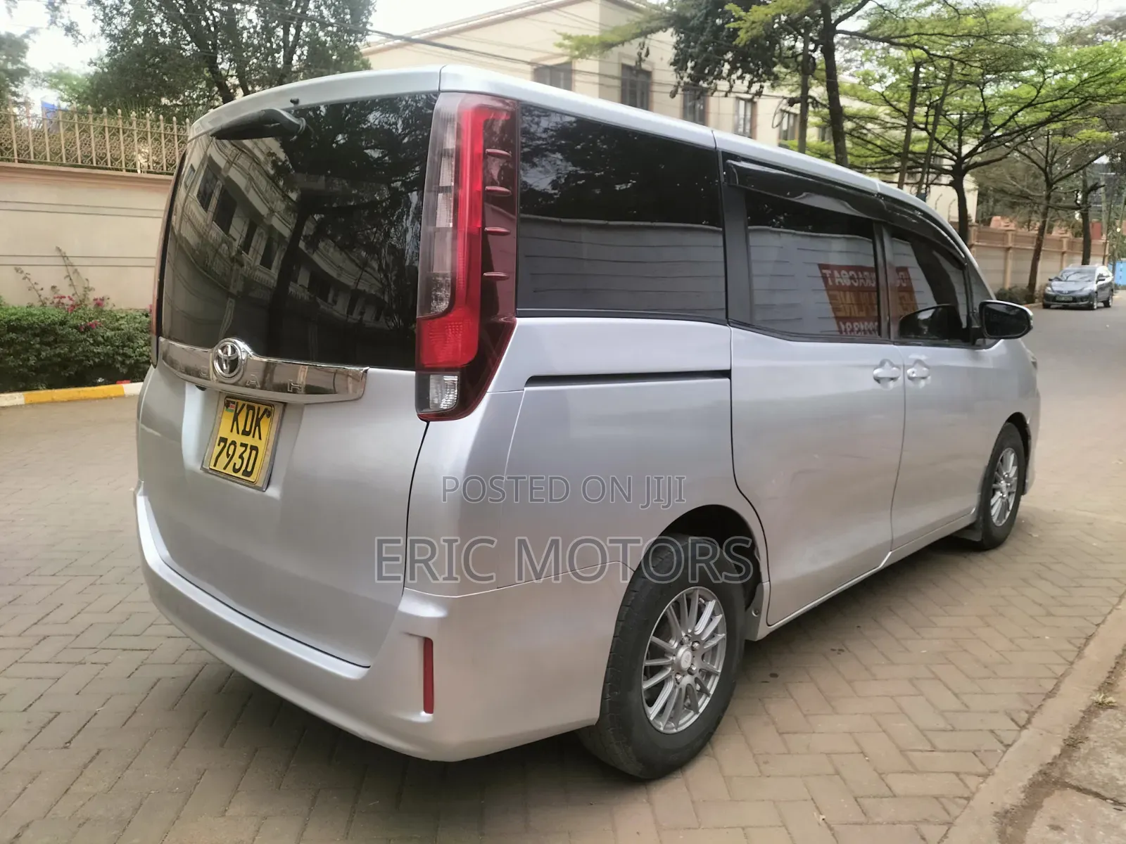 Toyota Noah 2015 Silver