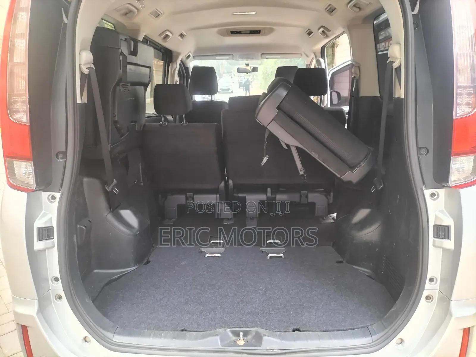 Toyota Noah 2015 Silver