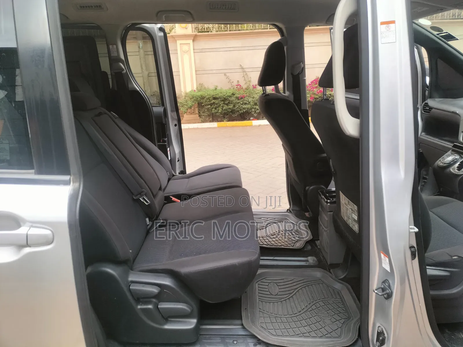 Toyota Noah 2015 Silver