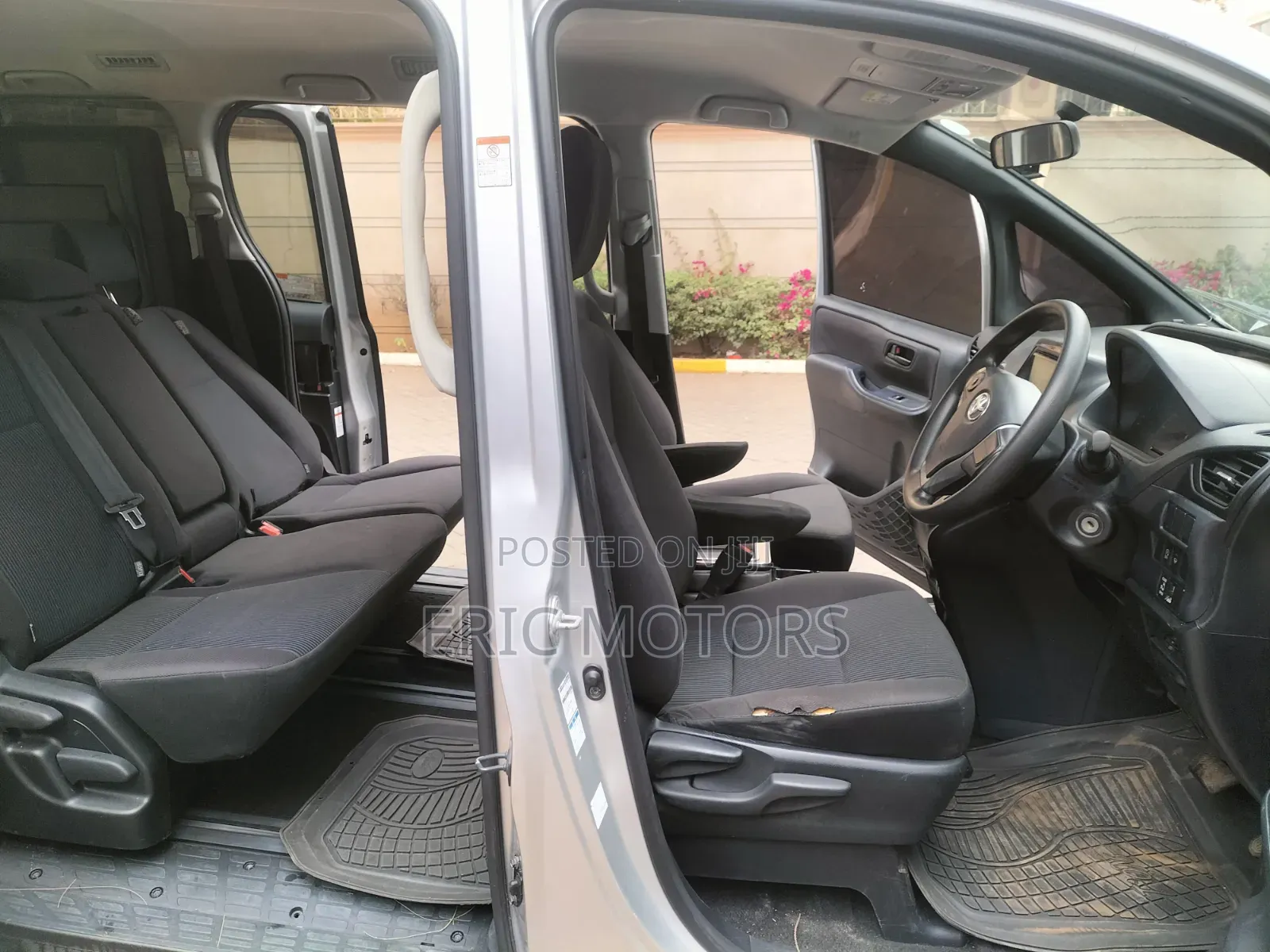Toyota Noah 2015 Silver