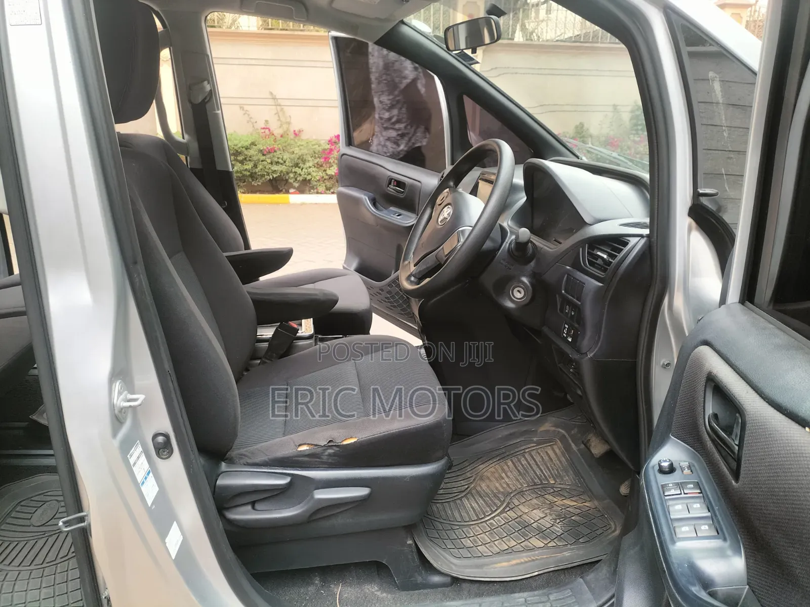 Toyota Noah 2015 Silver