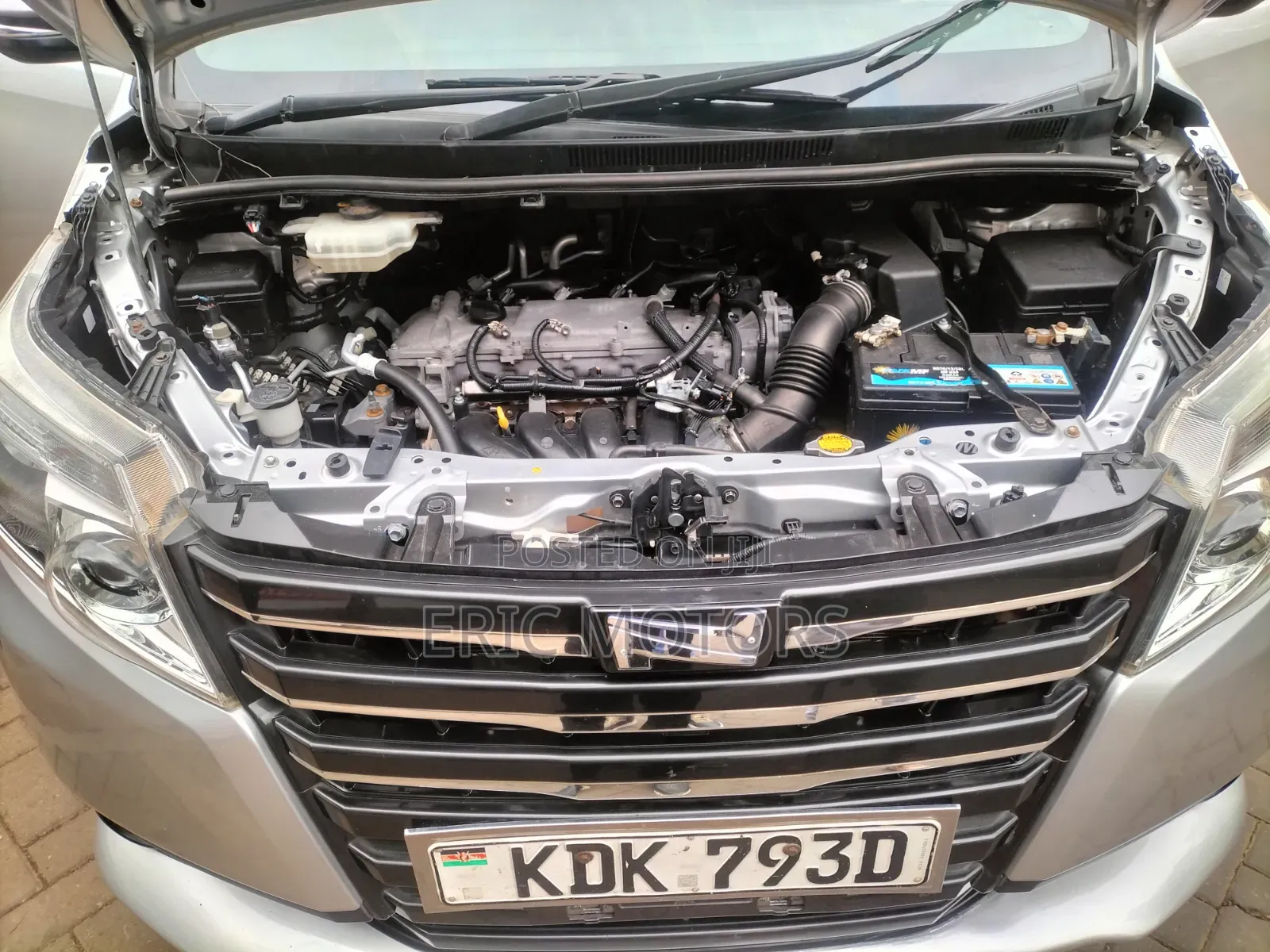 Toyota Noah 2015 Silver