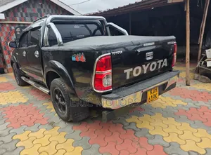 Toyota Hilux 2015 Black