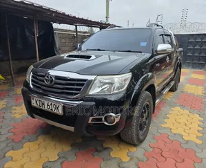 Toyota Hilux 2015 Black