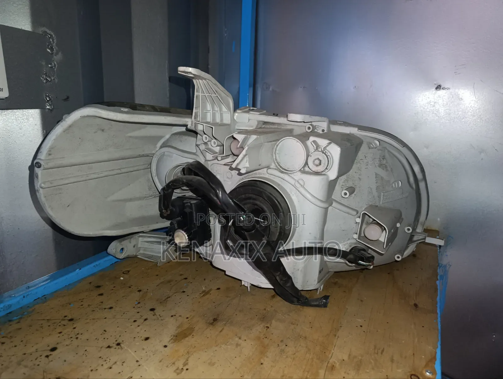 Porte 2005-2011 Non-Xenon Headlight