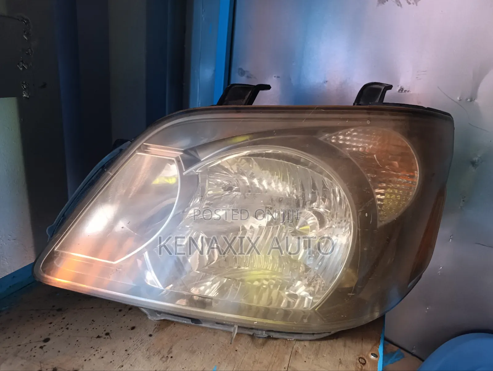 Noah 2005 Xenon Headlight