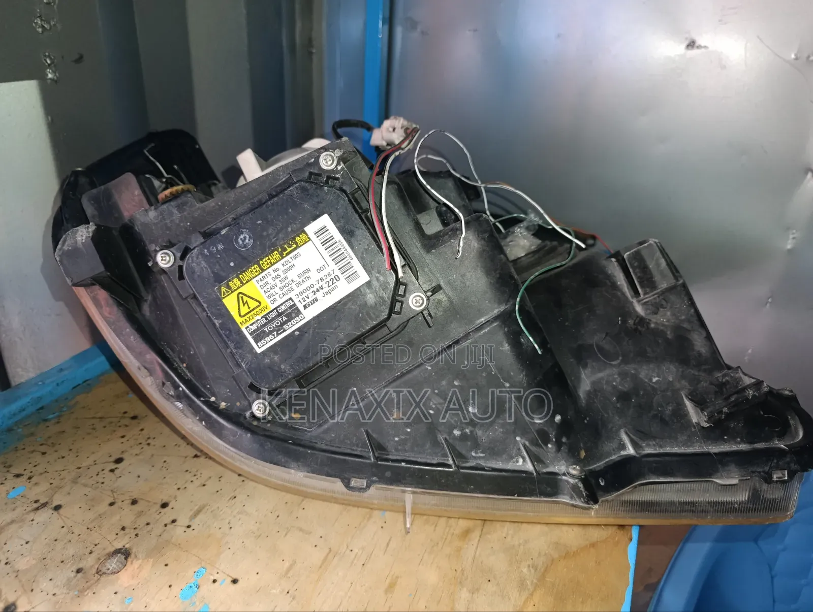 Noah 2005 Xenon Headlight