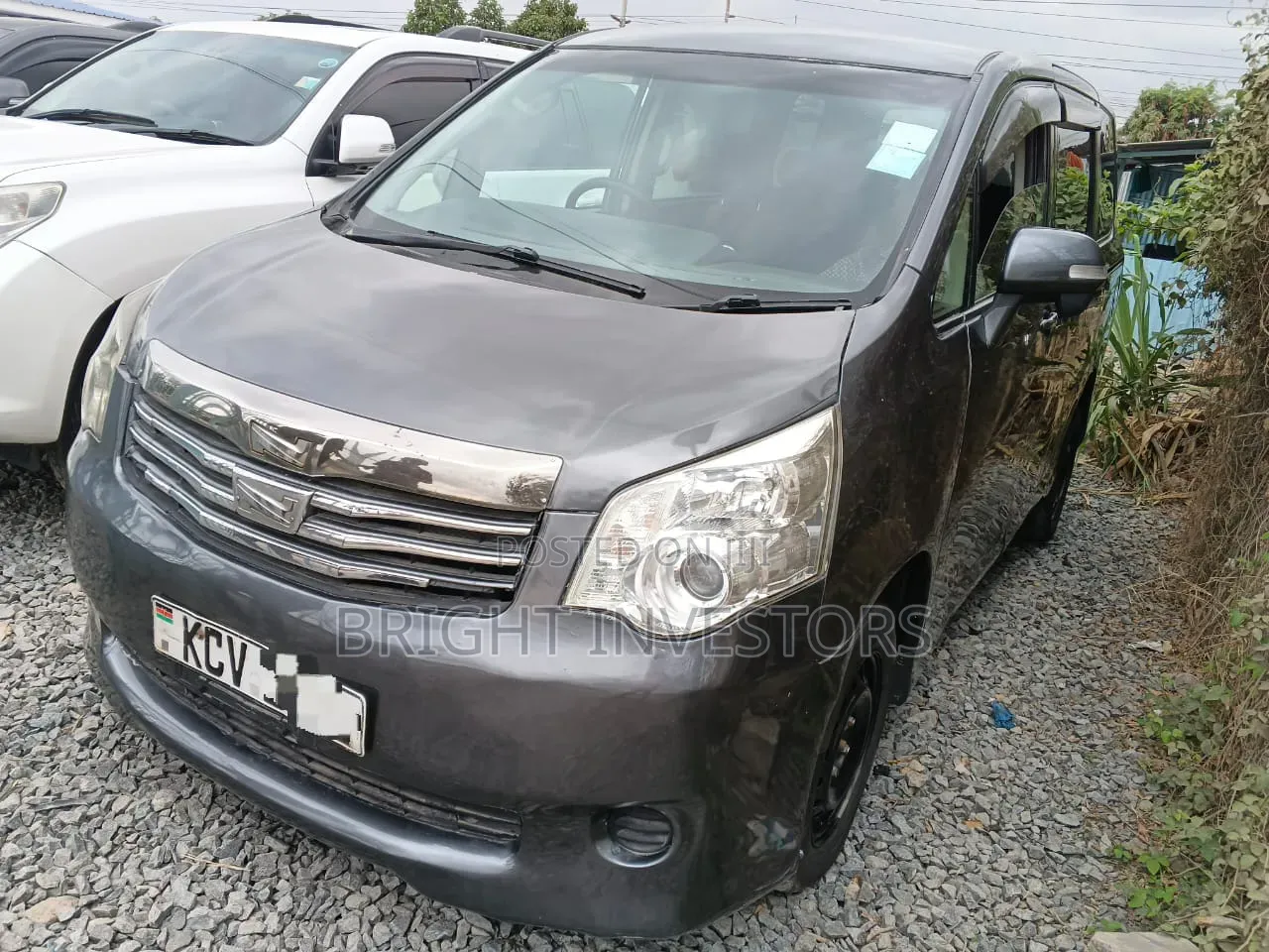 Toyota Noah 2013