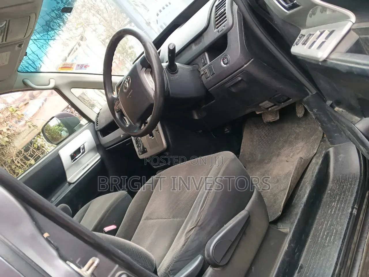 Toyota Noah 2013