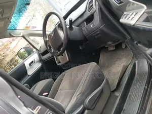 Toyota Noah 2013