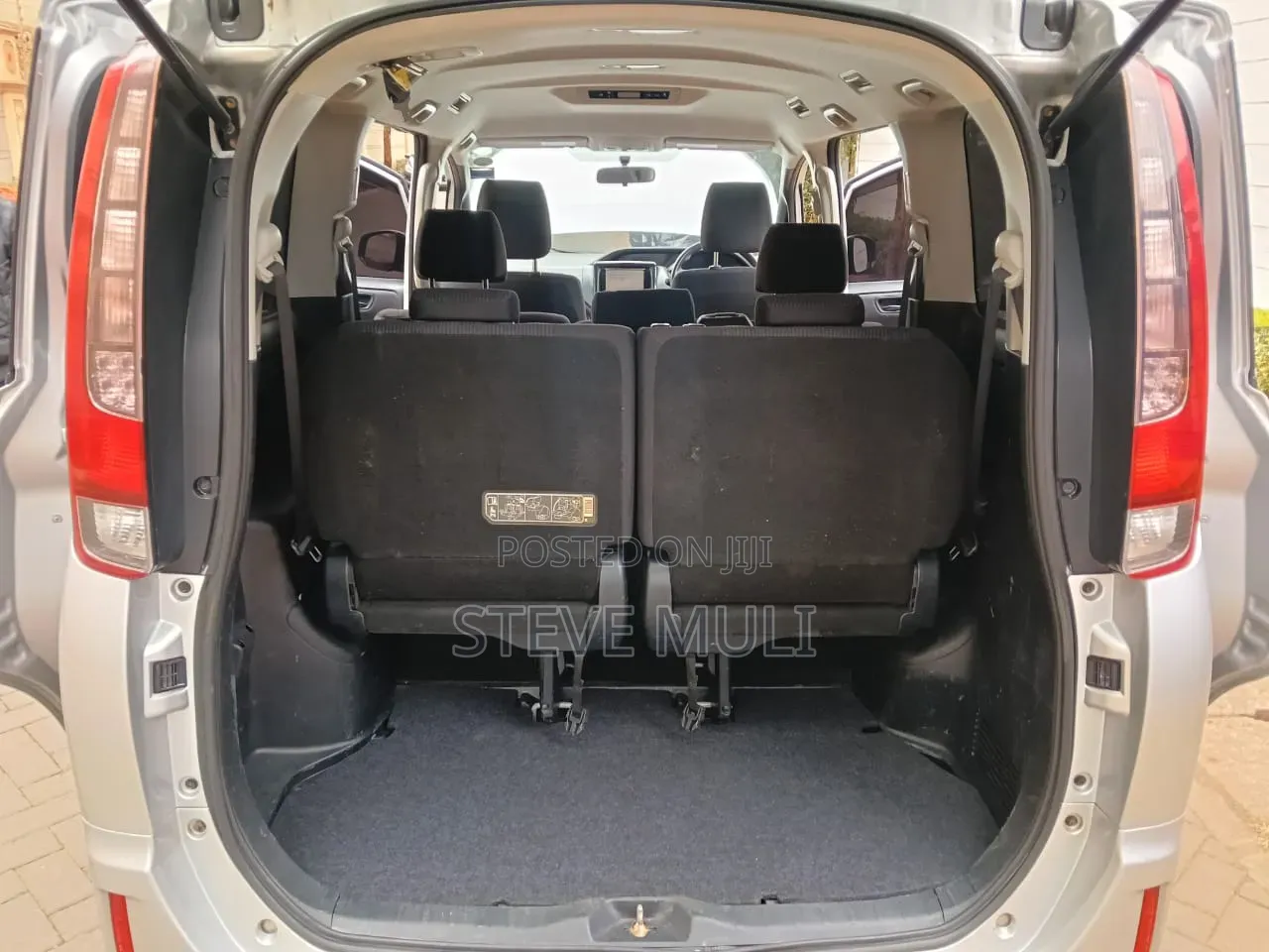 Toyota Noah 2.0 FWD (8 Seater) 2015 Silver