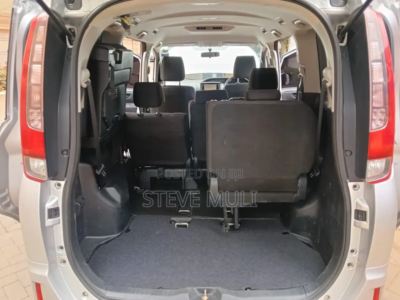 Toyota Noah 2.0 FWD (8 Seater) 2015 Silver