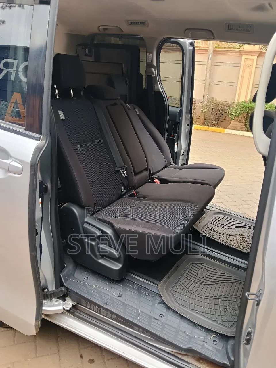 Toyota Noah 2.0 FWD (8 Seater) 2015 Silver
